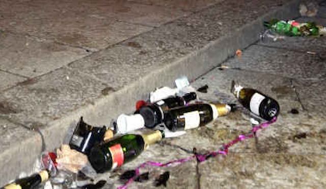 Manifestazioni pubbliche in sicurezza, vietate bottiglie di vetro e lattine