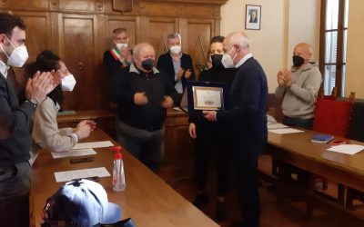 Consegnata una targa ricordo a Stefano Mortaro